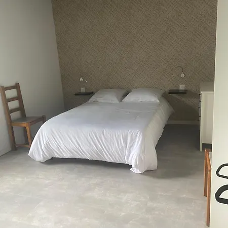 Les Orchidees Apartment